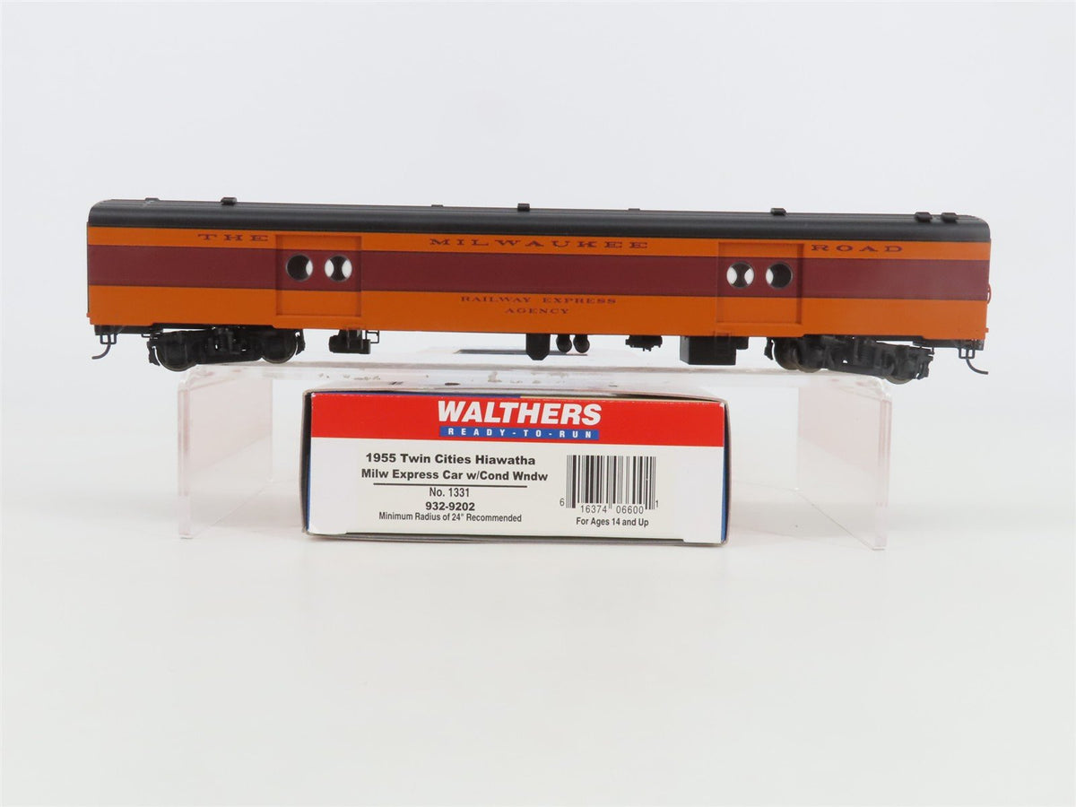 HO Walthers 932-9202 MILW 1955 Twin Cities Hiawatha Baggage Express Passenger