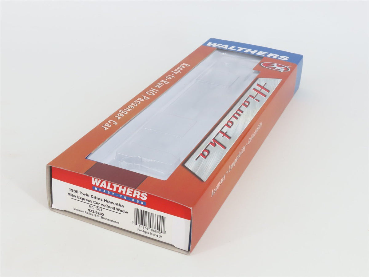 HO Walthers 932-9202 MILW 1955 Twin Cities Hiawatha Baggage Express Passenger