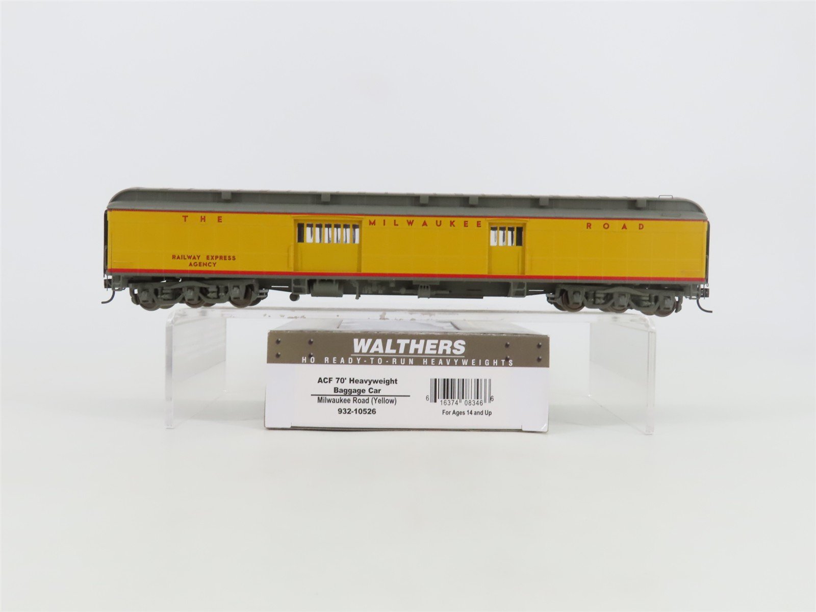 HO Walthers 932-10526 MILW Milwaukee Road "UP Paint" ACF 70' Baggage Passenger