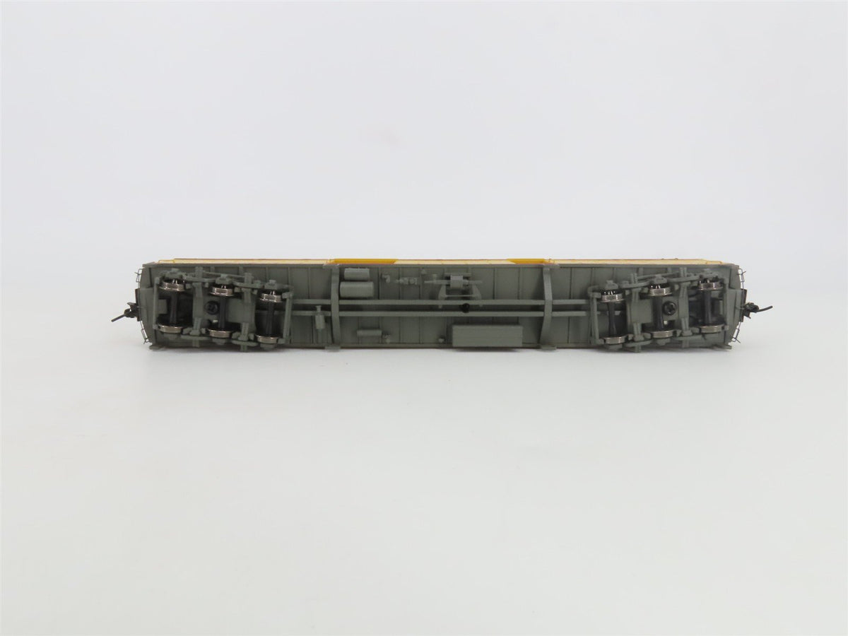 HO Walthers 932-10526 MILW Milwaukee Road &quot;UP Paint&quot; ACF 70&#39; Baggage Passenger