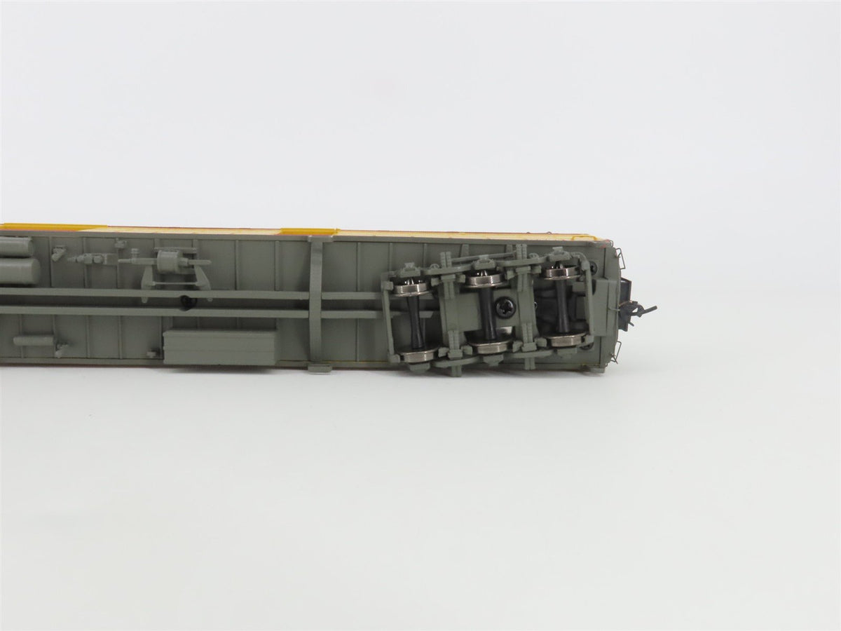 HO Walthers 932-10526 MILW Milwaukee Road &quot;UP Paint&quot; ACF 70&#39; Baggage Passenger