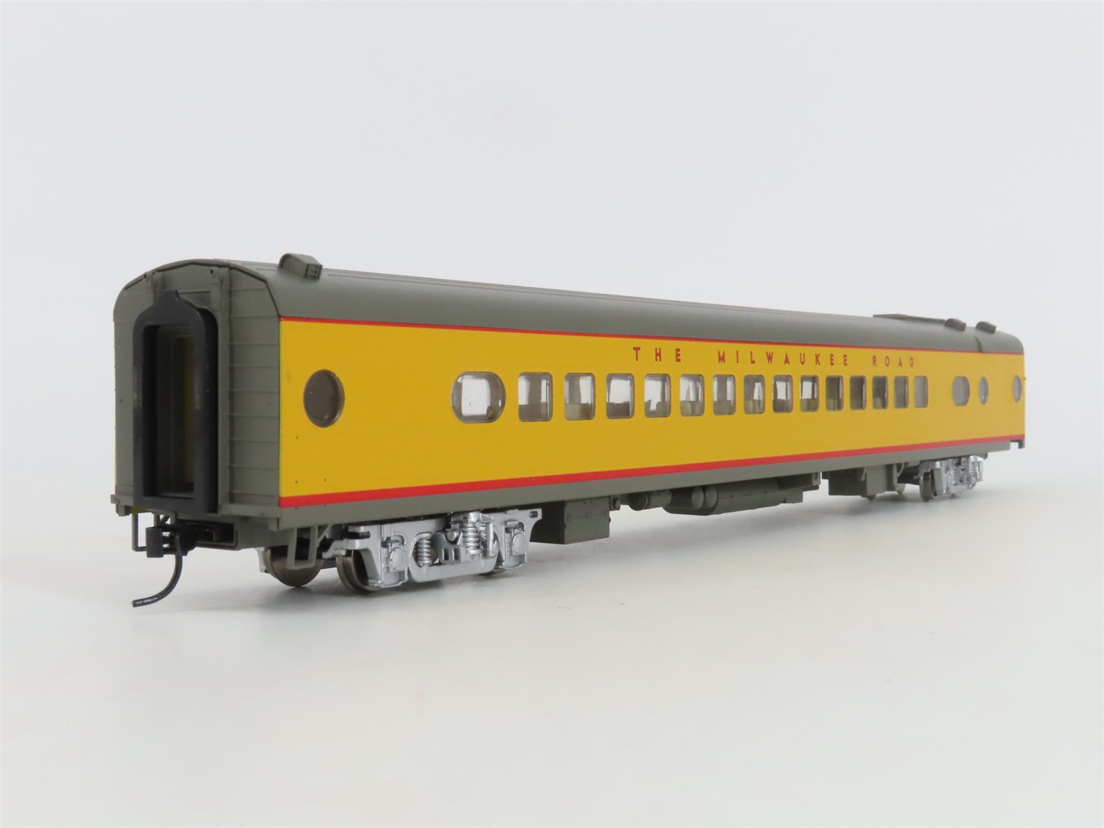 HO Walthers 932-9251 MILW Milwaukee Hiawatha Yellow 30-Seat Parlor Passenger Car