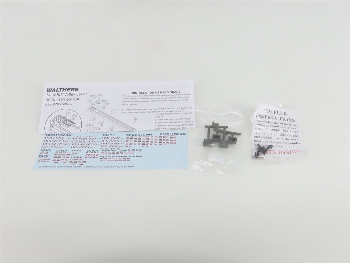 HO Walthers 932-9251 MILW Milwaukee Hiawatha Yellow 30-Seat Parlor Passenger Car