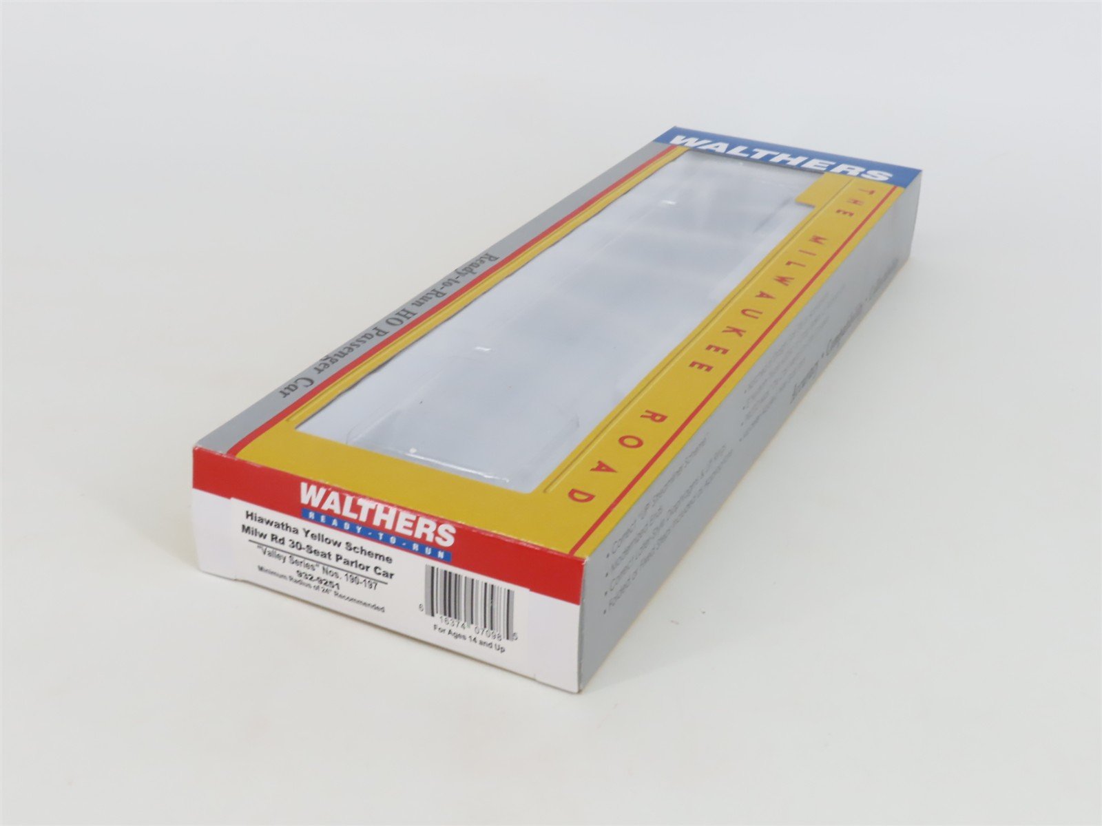 HO Walthers 932-9251 MILW Milwaukee Hiawatha Yellow 30-Seat Parlor Passenger Car