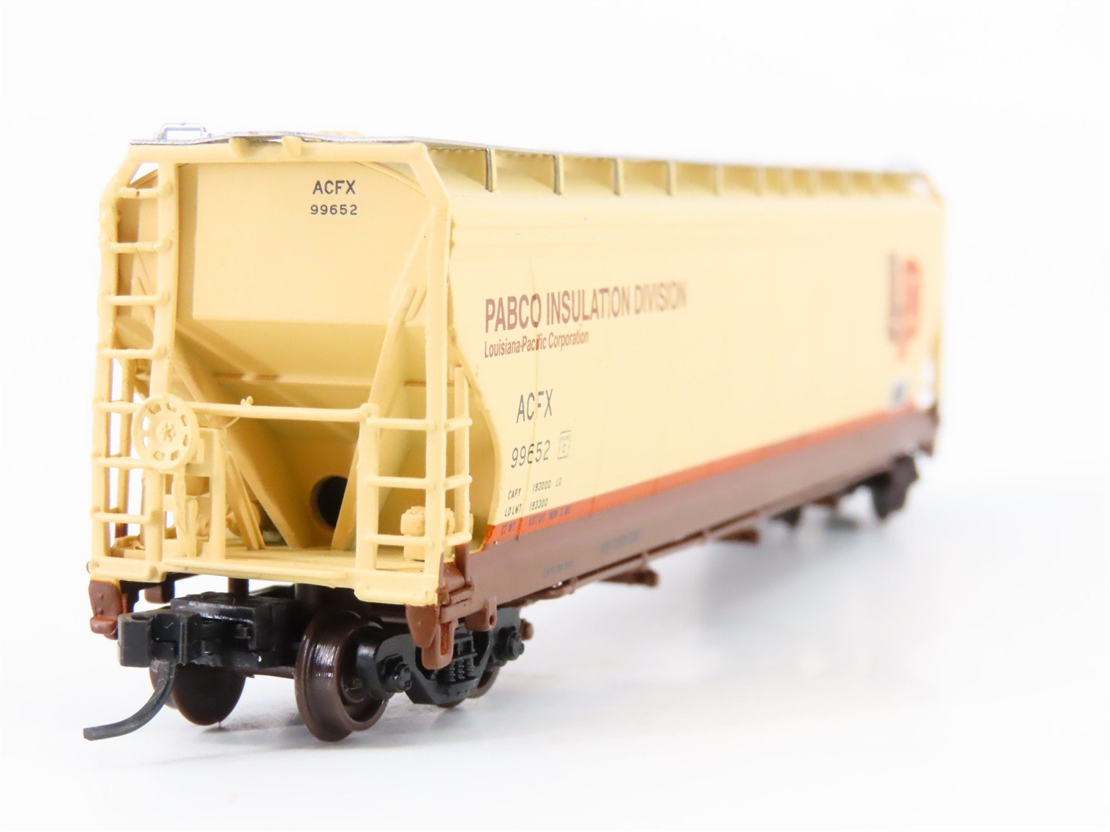 N Scale Atlas 50001472 ACFX Louisiana-Pacific 4-Bay Covered Hopper #99652