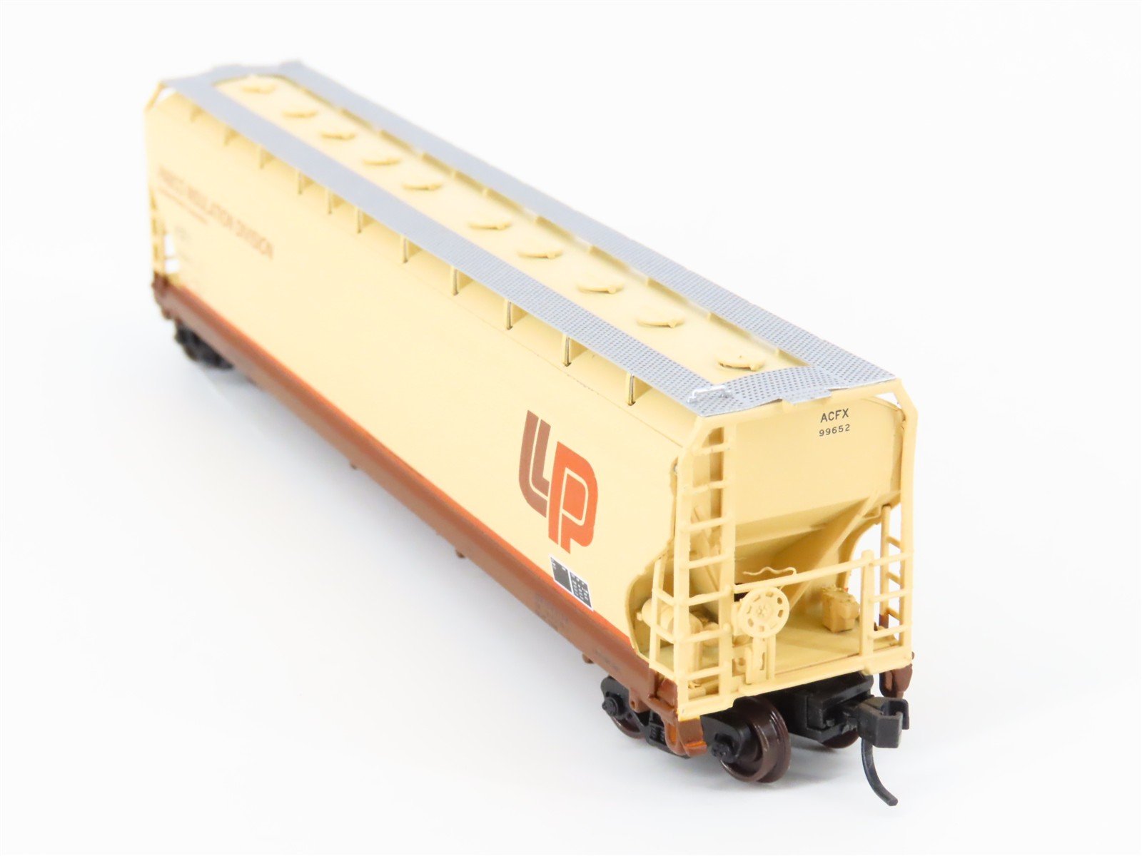 N Scale Atlas 50001472 ACFX Louisiana-Pacific 4-Bay Covered Hopper #99652