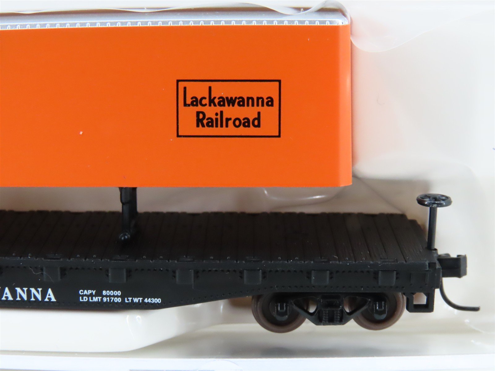 N Atlas Squeak N Products DL-0040 DL&W Lackawanna Flat Car #16021 w/ Trailer