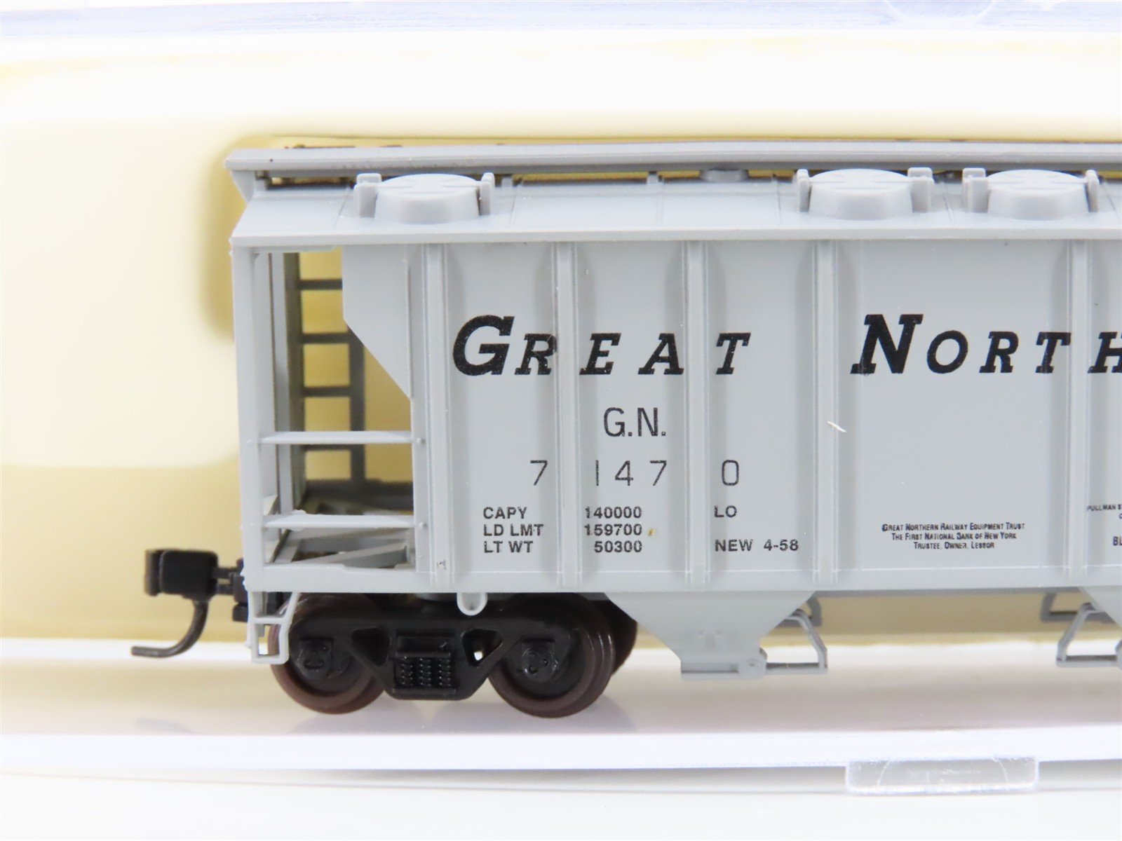 N Scale Atlas 3175 GN Great Northern Railway 2-Bay Covered Hopper #71470