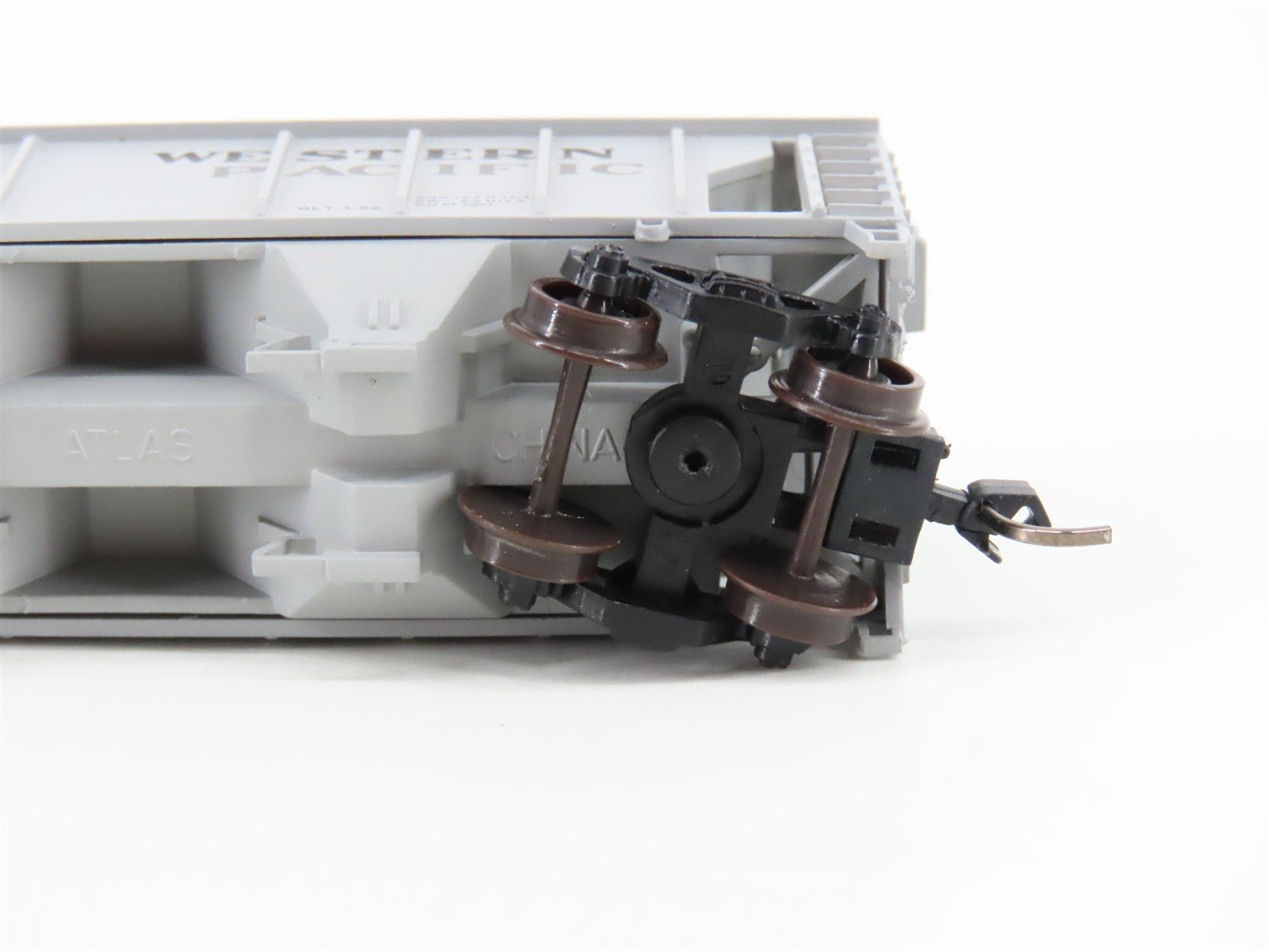 N Scale Atlas 3177 WP Western Pacific Railroad 2-Bay Covered Hopper #11321