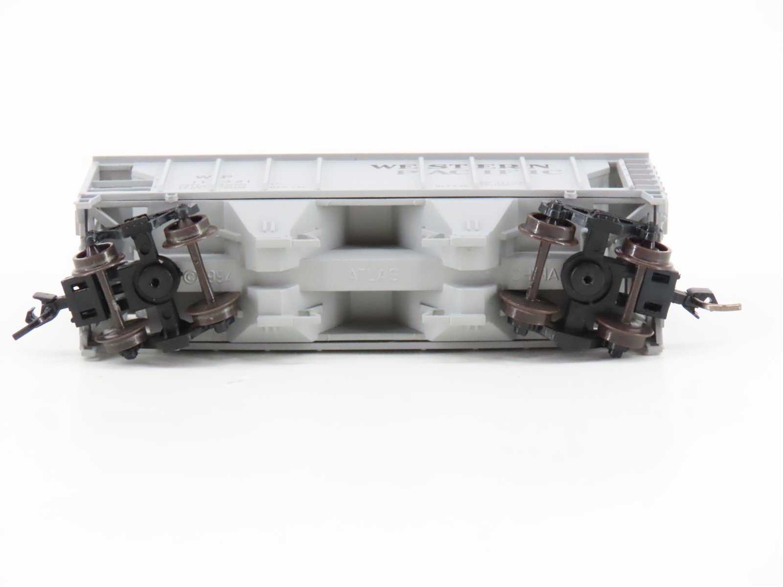 N Scale Atlas 3177 WP Western Pacific Railroad 2-Bay Covered Hopper #11321
