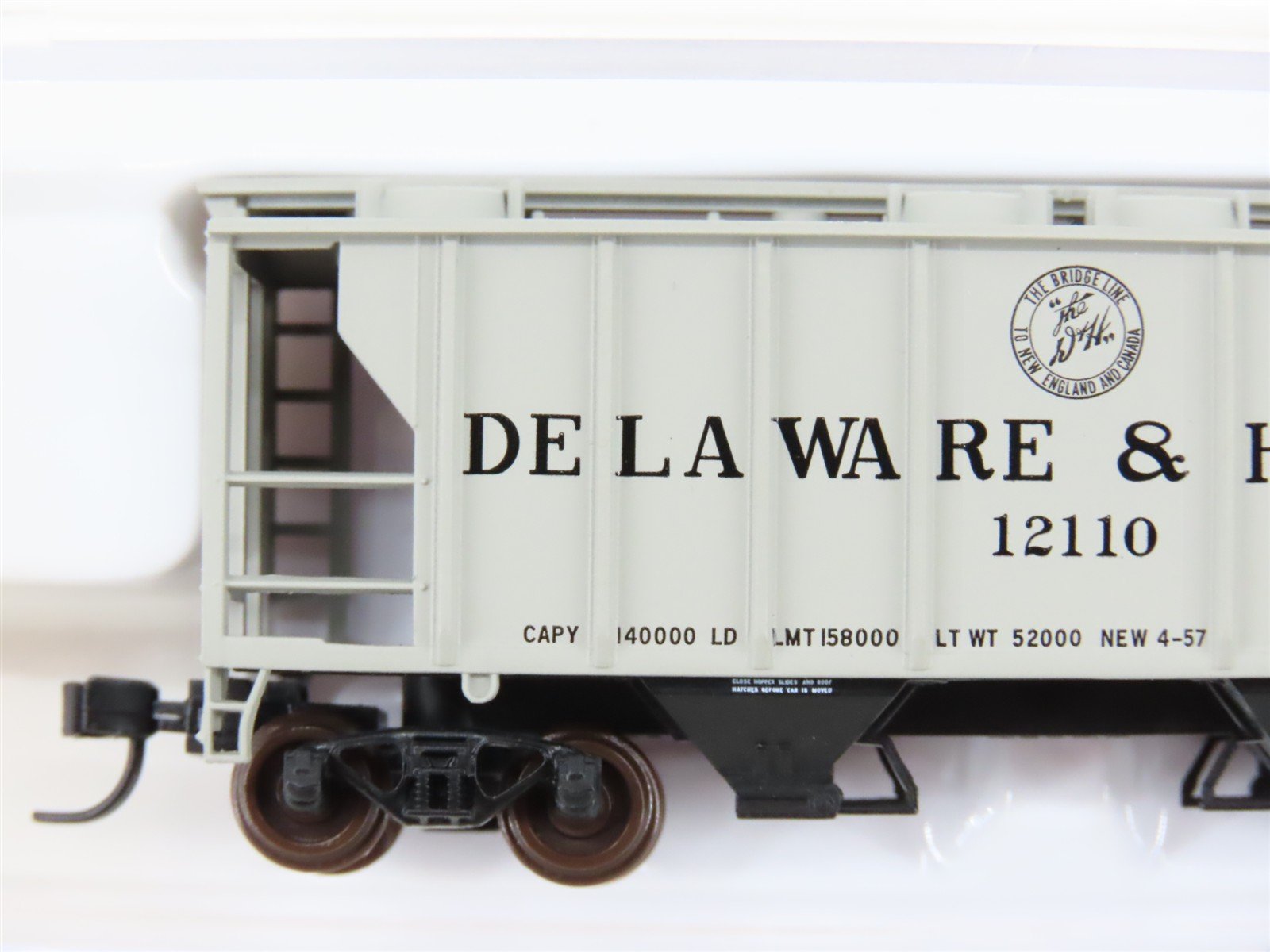 N Scale Atlas Trainman 31973 D&H Delaware & Hudson 2-Bay Covered Hopper #12110