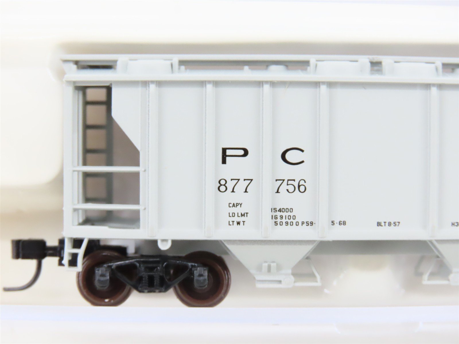 N Scale Atlas 31980 PC Penn Central Railroad 2-Bay Covered Hopper #877756