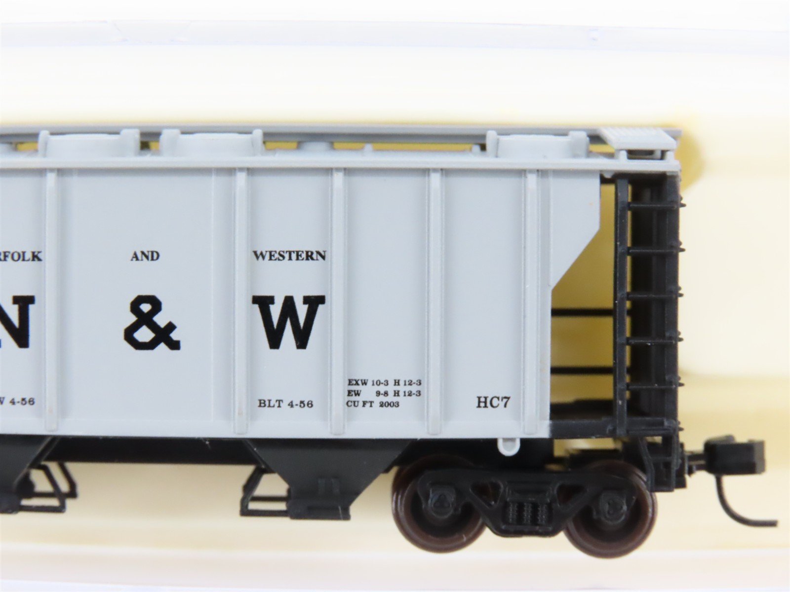N Scale Atlas 3172 N&W Norfolk & Western Railroad 2-Bay Covered Hopper #71249