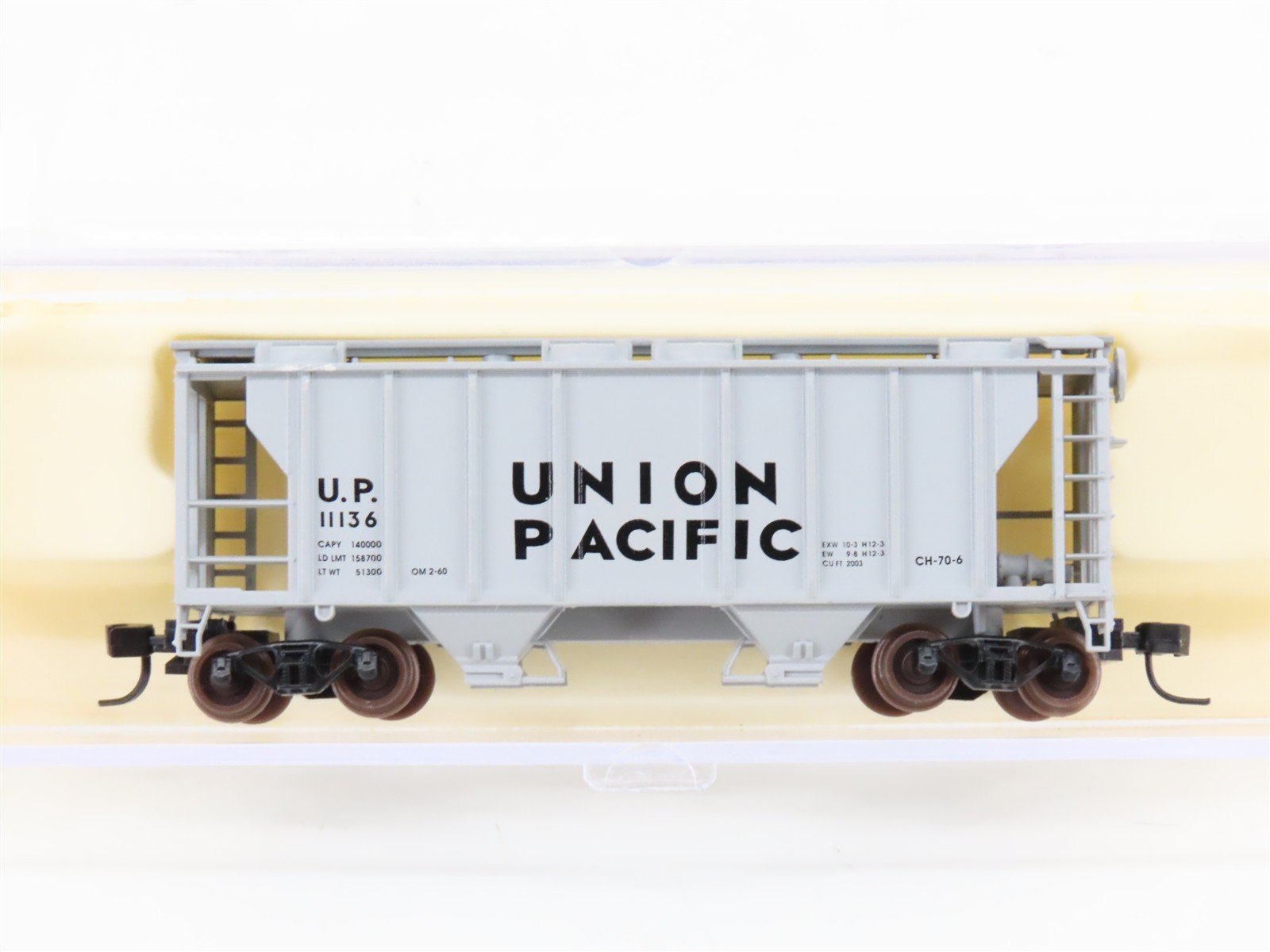 N Scale Atlas 3173 UP Union Pacific Railroad 2-Bay Covered Hopper #11136