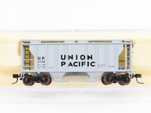 N Scale Atlas 3173 UP Union Pacific Railroad 2-Bay Covered Hopper #11136