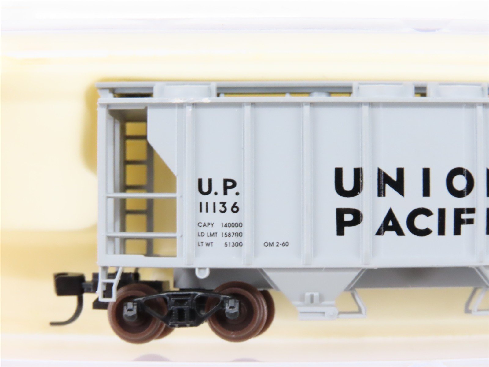 N Scale Atlas 3173 UP Union Pacific Railroad 2-Bay Covered Hopper #11136