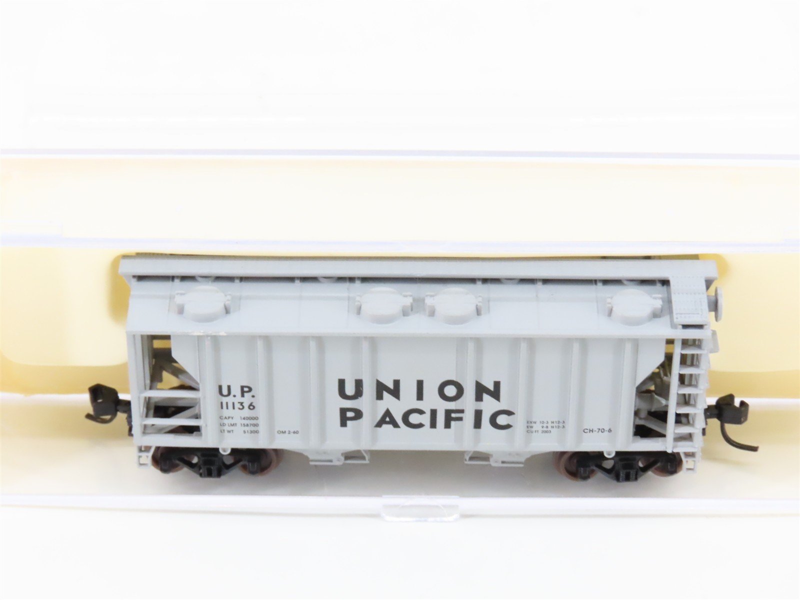 N Scale Atlas 3173 UP Union Pacific Railroad 2-Bay Covered Hopper #11136