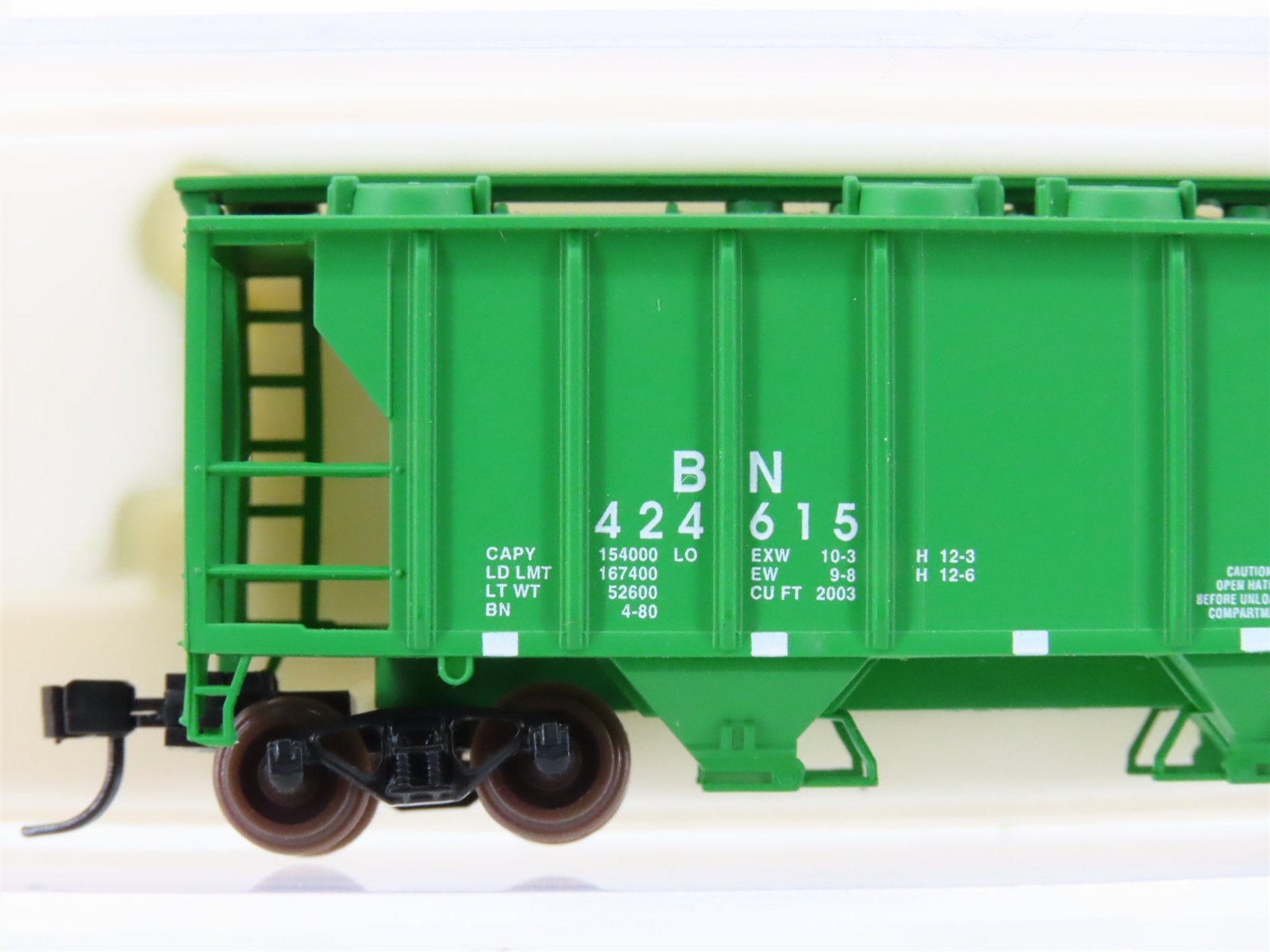 N Scale Atlas 3152 BN Burlington Northern Railroad 2-Bay Covered Hopper #424615