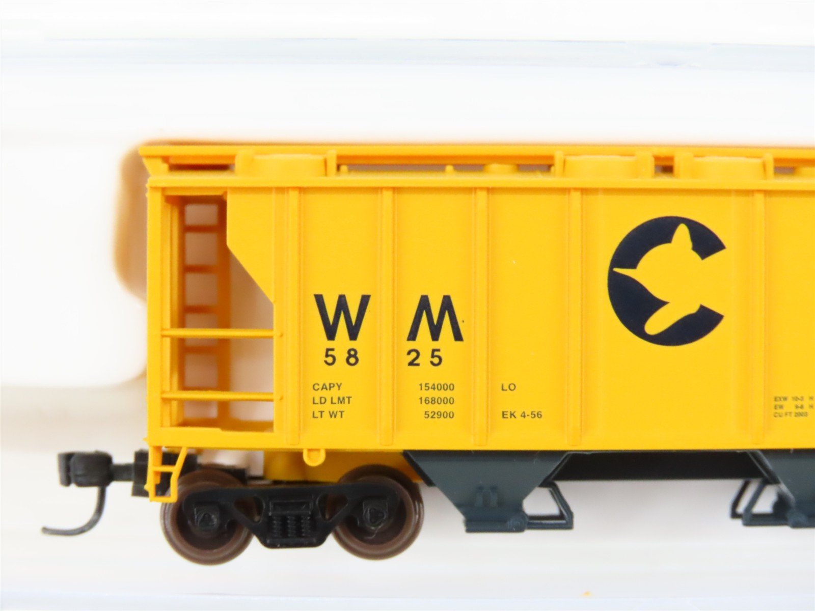 N Scale Atlas 31533 WM Chessie System 2-Bay Covered Hopper #5825