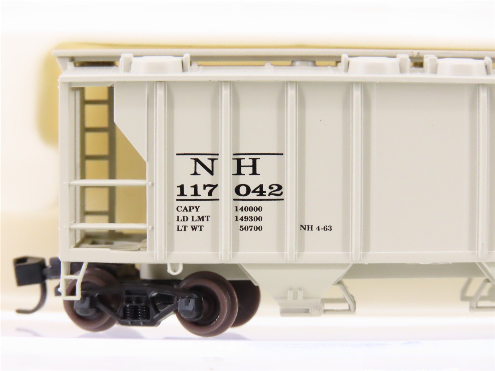 N Scale Atlas 31711 NH New Haven Railroad 2-Bay Covered Hopper #117042