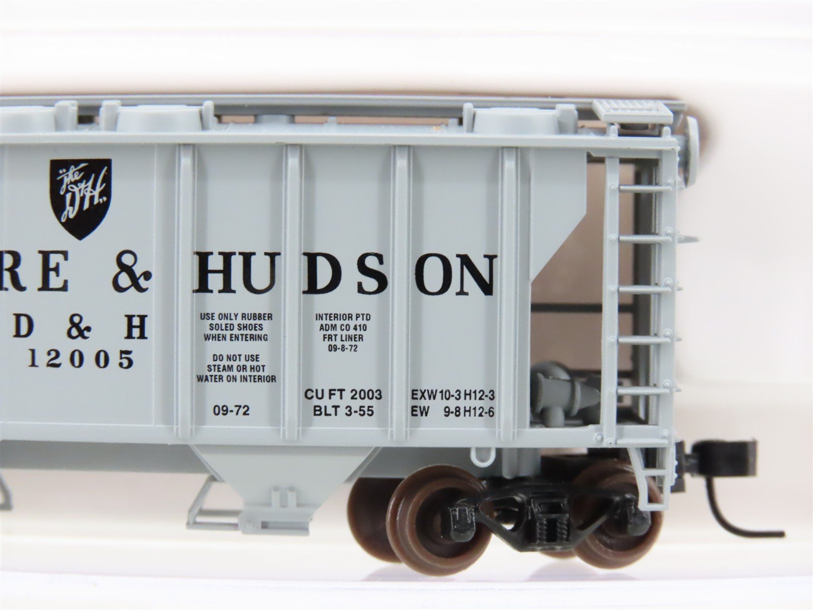 N Scale Atlas 31611 D&H Delaware & Hudson Railroad 2-Bay Covered Hopper #12005