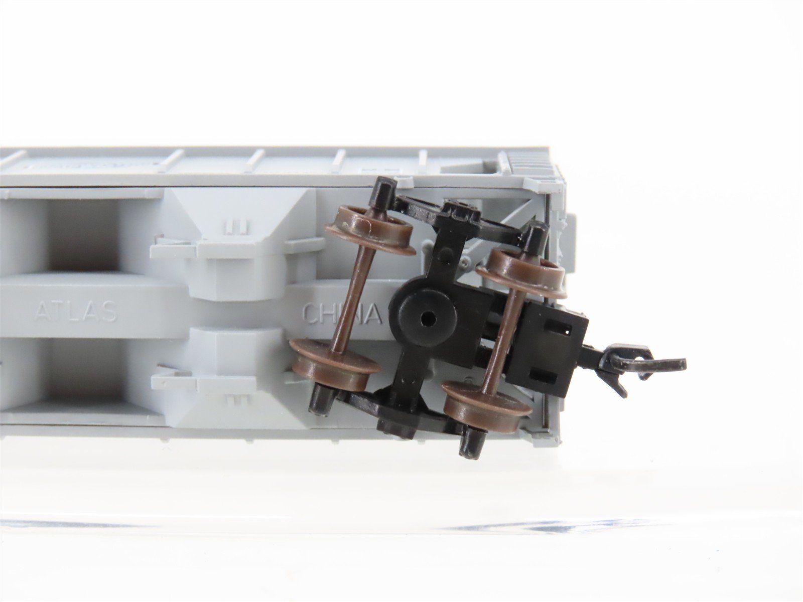N Scale Atlas 31801 CNW Chicago North Western 2-Bay Covered Hopper #95230