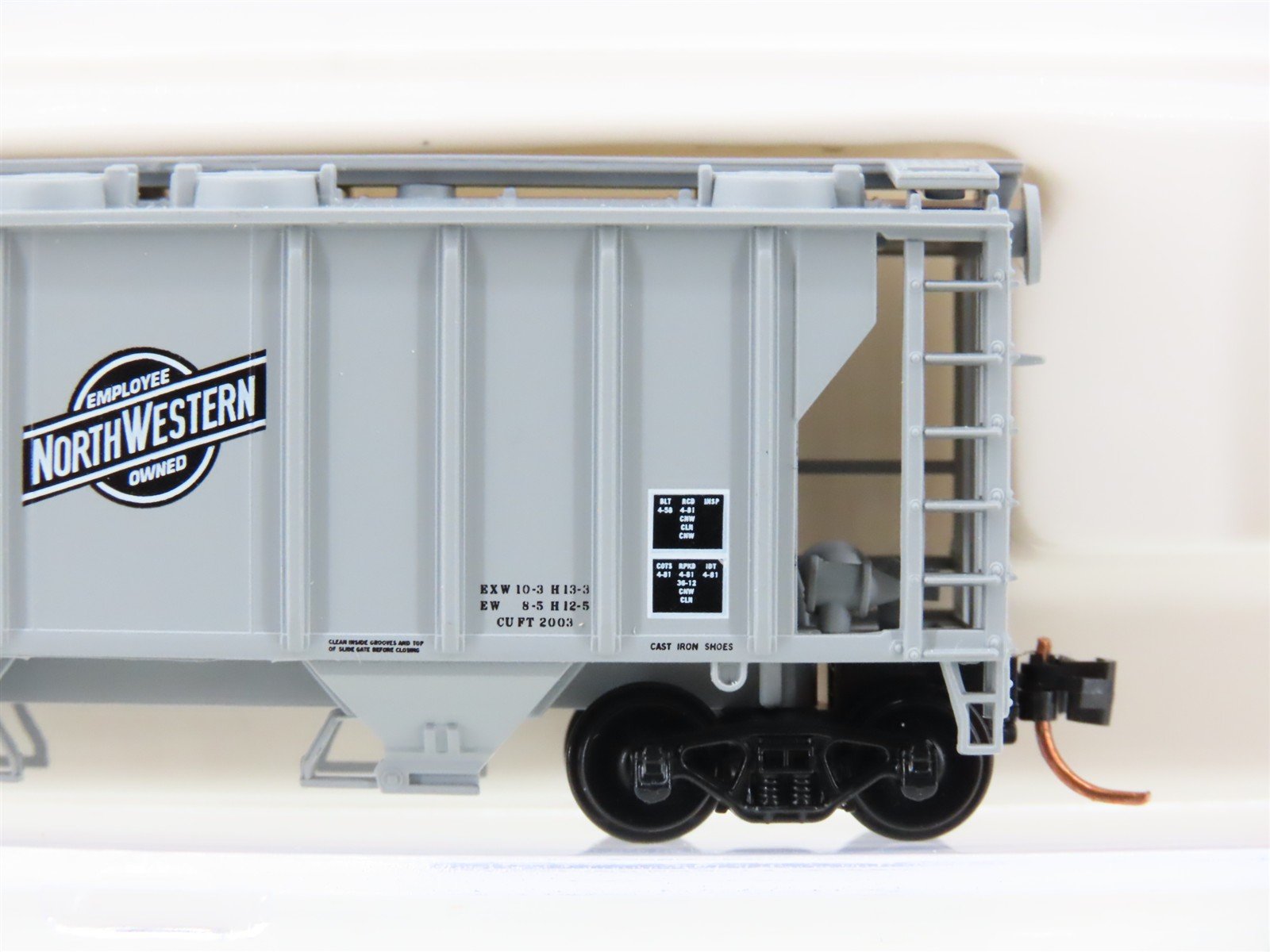 N Scale Atlas 31802 CNW Chicago North Western 2-Bay Covered Hopper #95239