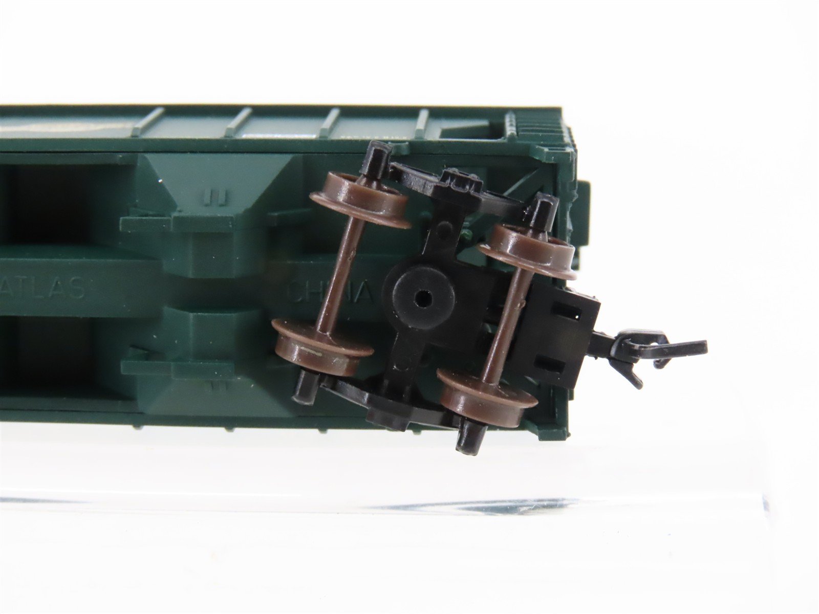 N Atlas 31806 M&STL C&NW Chicago & North Western 2-Bay Covered Hopper #70379