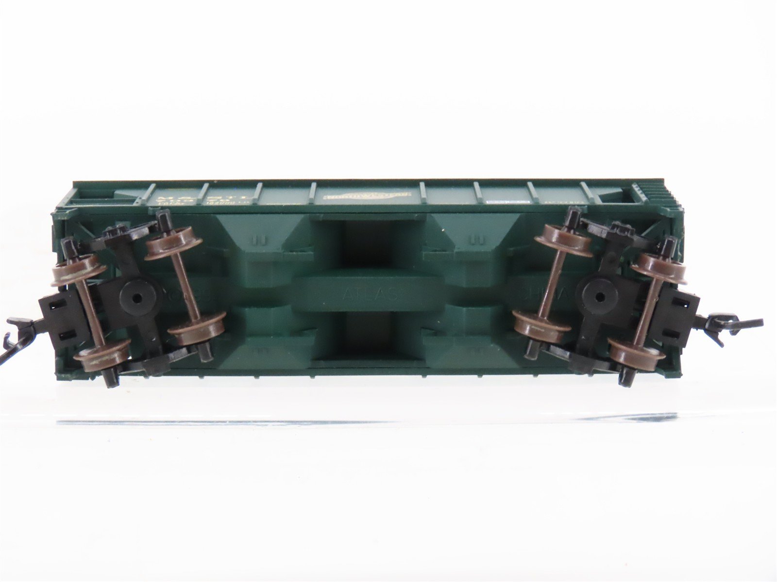 N Atlas 31806 M&STL C&NW Chicago & North Western 2-Bay Covered Hopper #70379