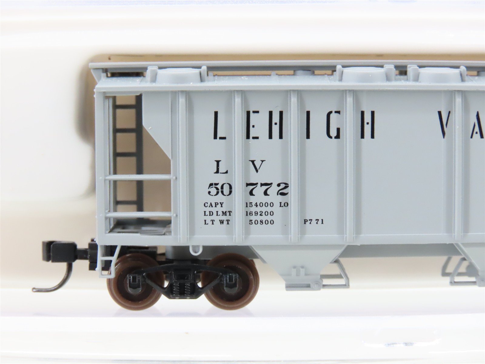 N Scale Atlas 31823 LV Lehigh Valley Railroad 2-Bay Covered Hopper #50772