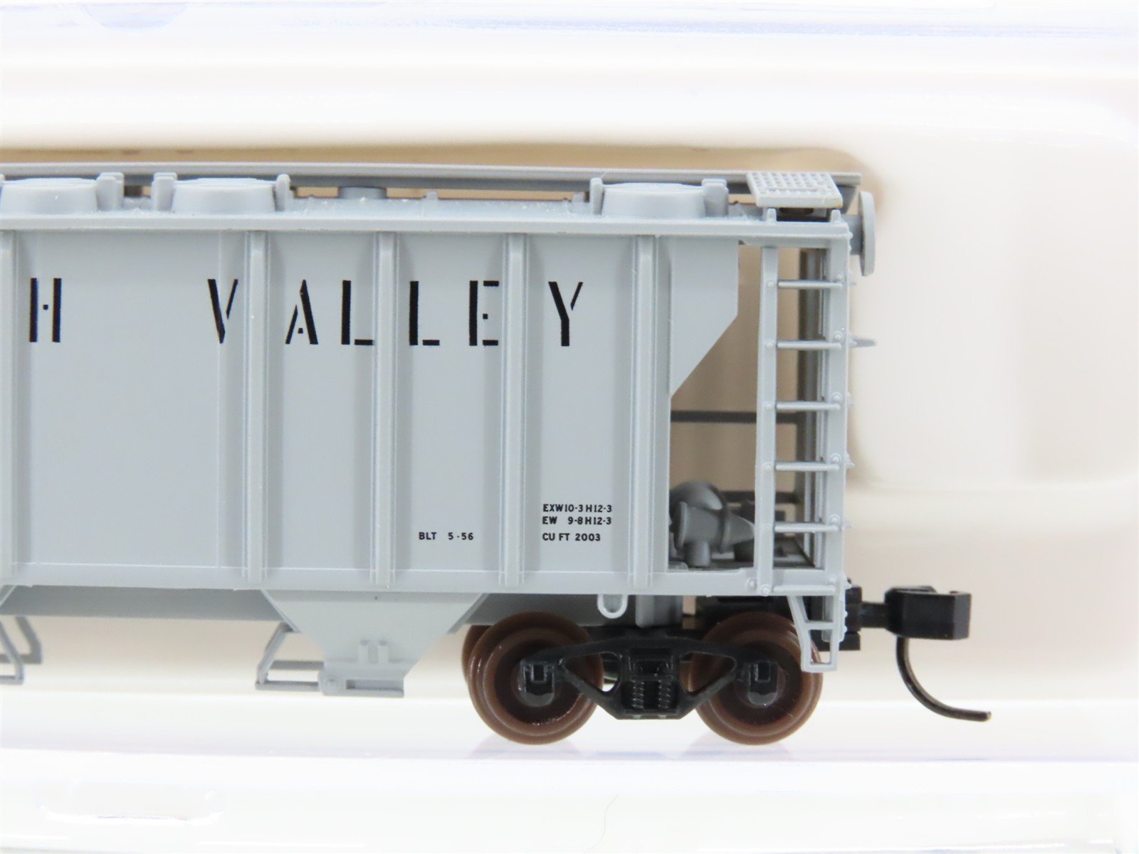 N Scale Atlas 31823 LV Lehigh Valley Railroad 2-Bay Covered Hopper #50772