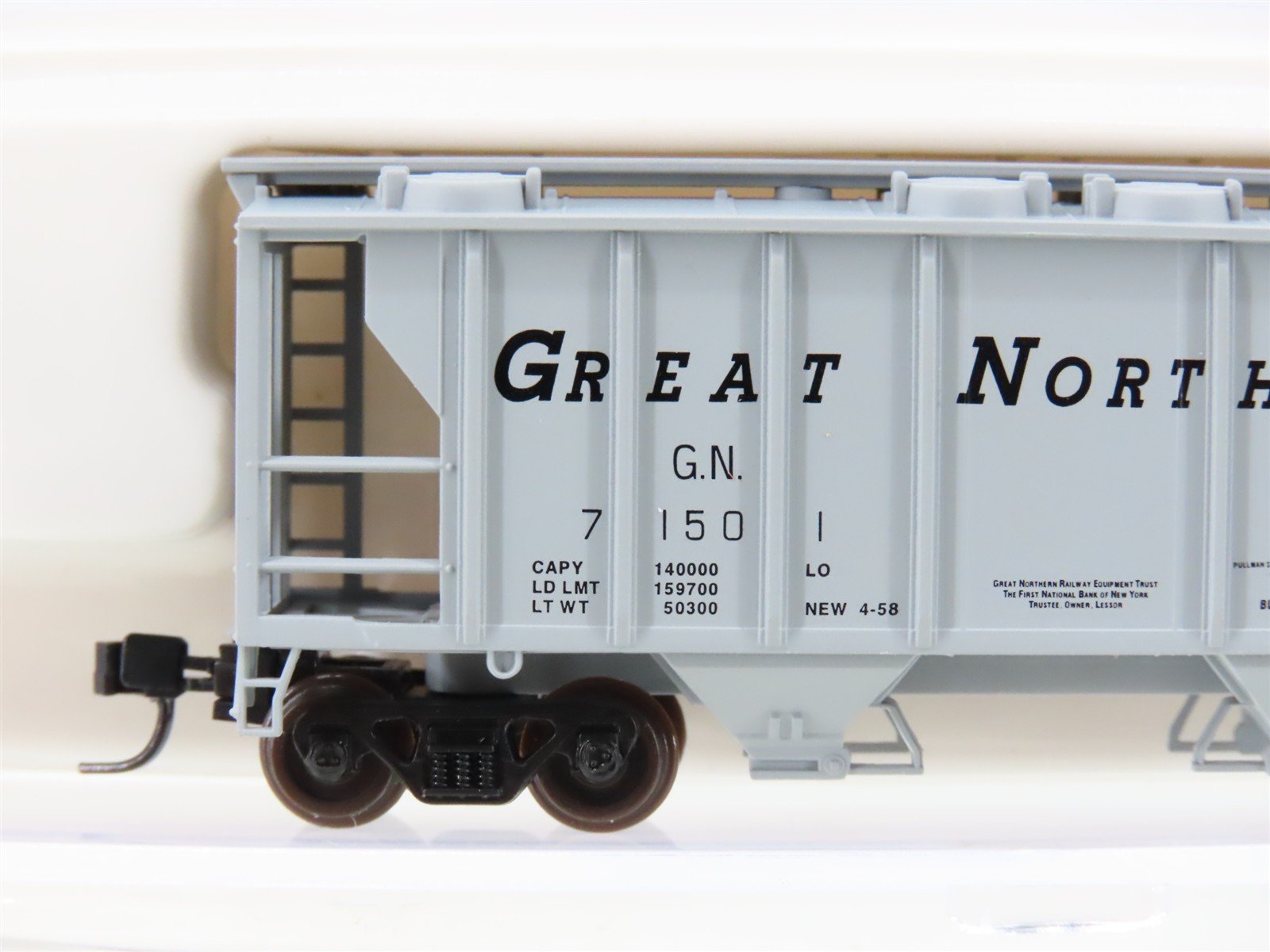 N Scale Atlas 31752 GN Great Northern Railway 2-Bay Covered Hopper #71501