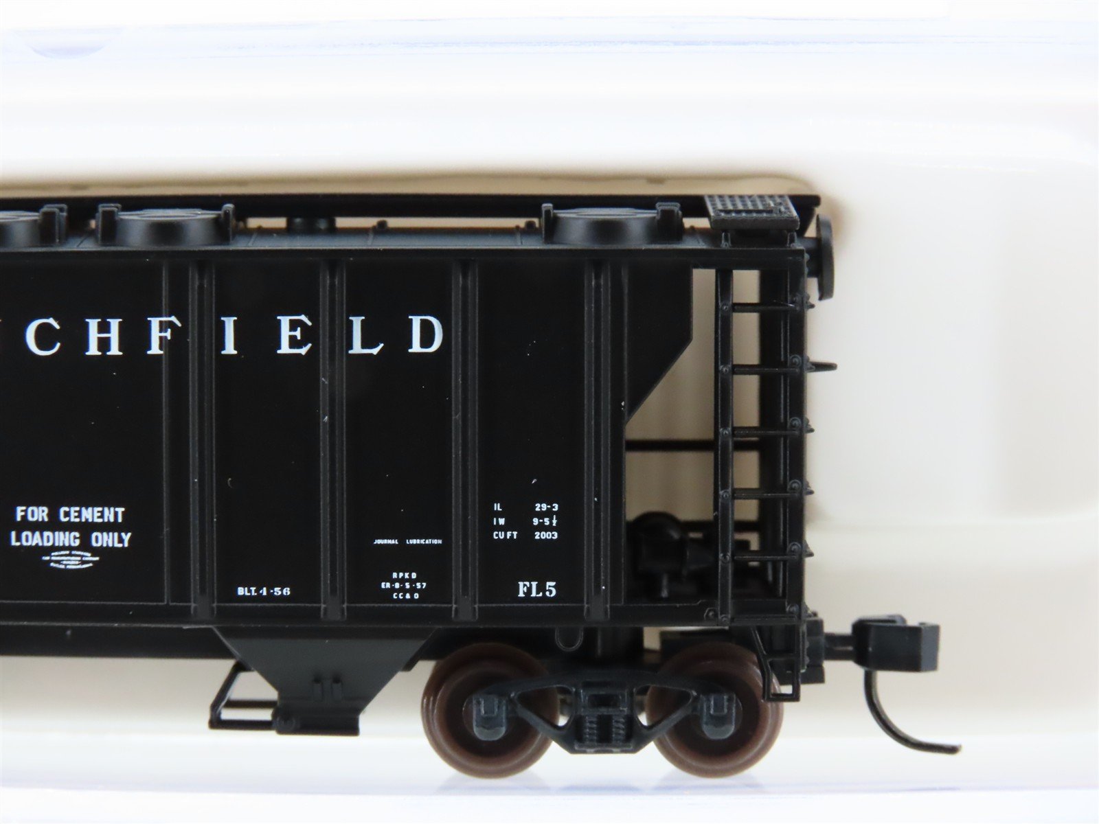 N Scale Atlas 31813 CRR Clinchfield Railroad 2-Bay Covered Hopper #60110