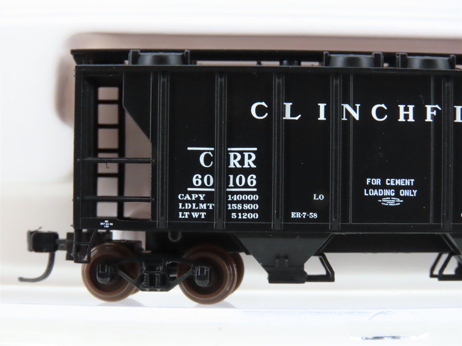 N Scale Atlas 31811 CRR Clinchfield Railroad 2-Bay Covered Hopper #60106