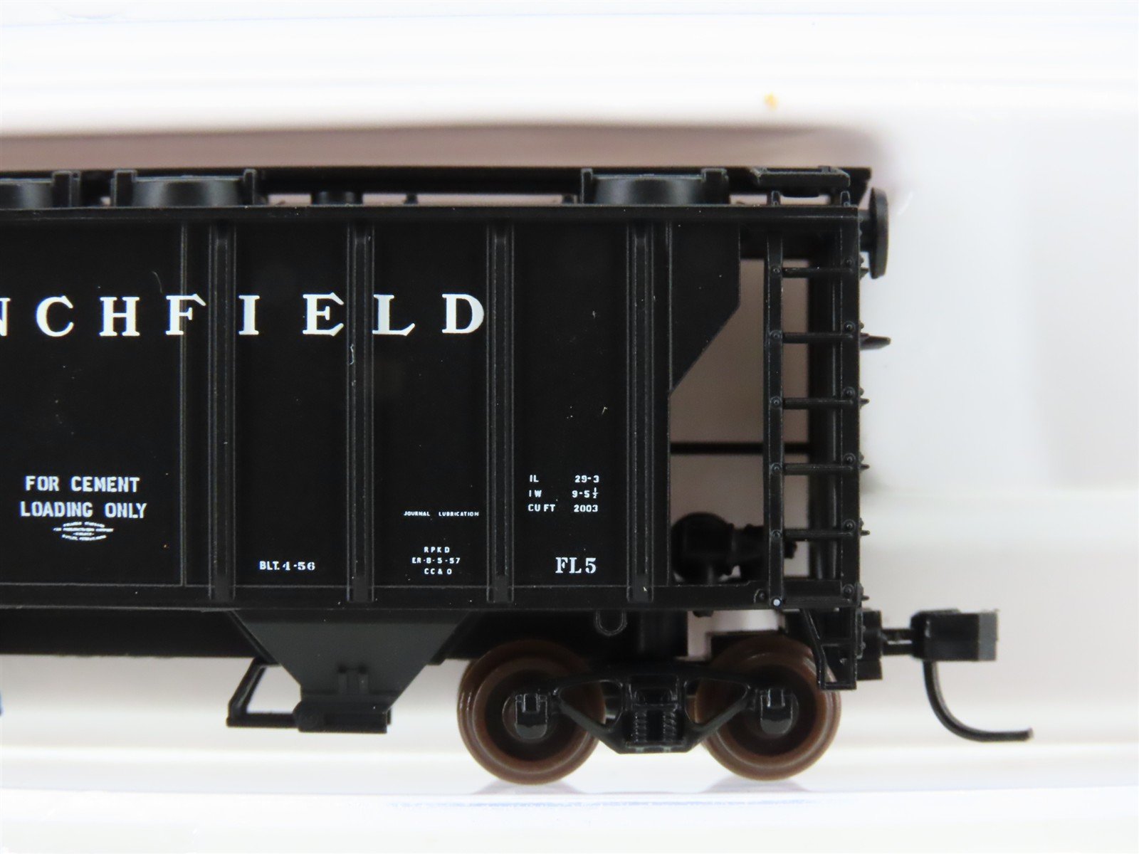 N Scale Atlas 31811 CRR Clinchfield Railroad 2-Bay Covered Hopper #60106
