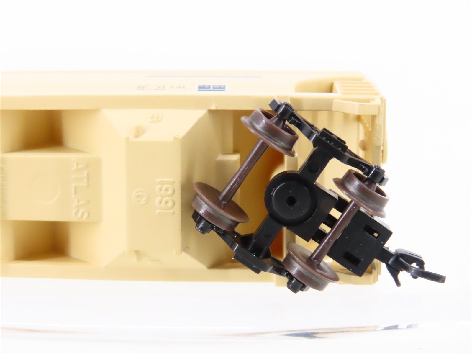 N Scale Atlas 39163 CSXT 2-Bay Covered Hopper #220622