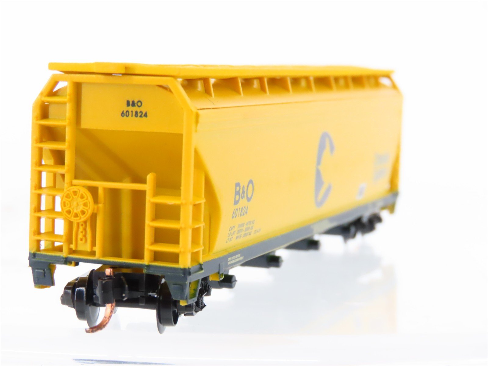 N Scale Atlas 3957 B&O Chessie System 4-Bay Covered Hopper #601824