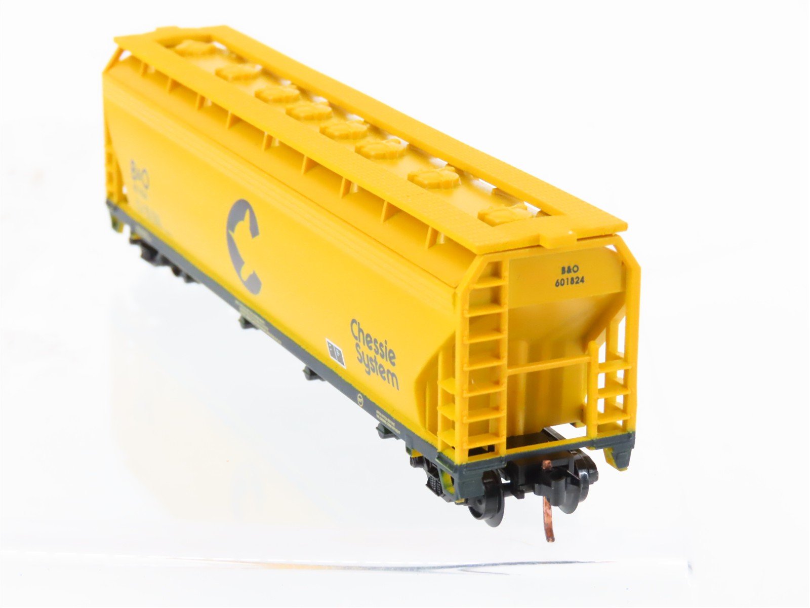 N Scale Atlas 3957 B&O Chessie System 4-Bay Covered Hopper #601824