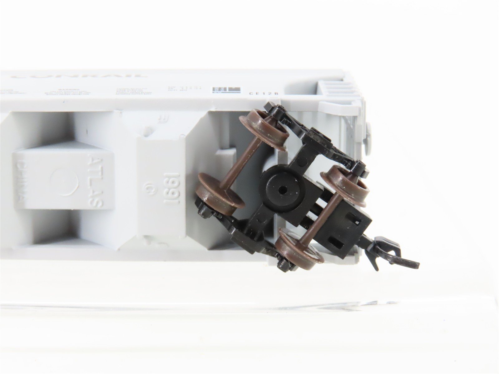N Scale Atlas 39143 CR Conrail 2-Bay Covered Centerflow Hopper #876374