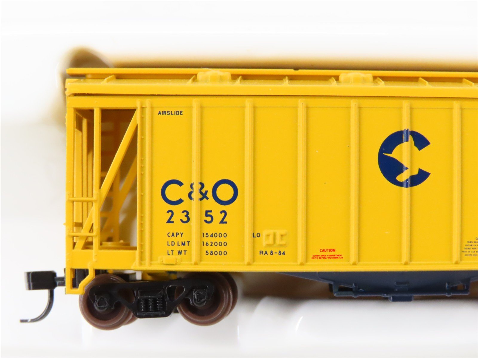 N Scale Atlas Trainman 38775A C&O Chessie System 40' Airslide Hopper #2352