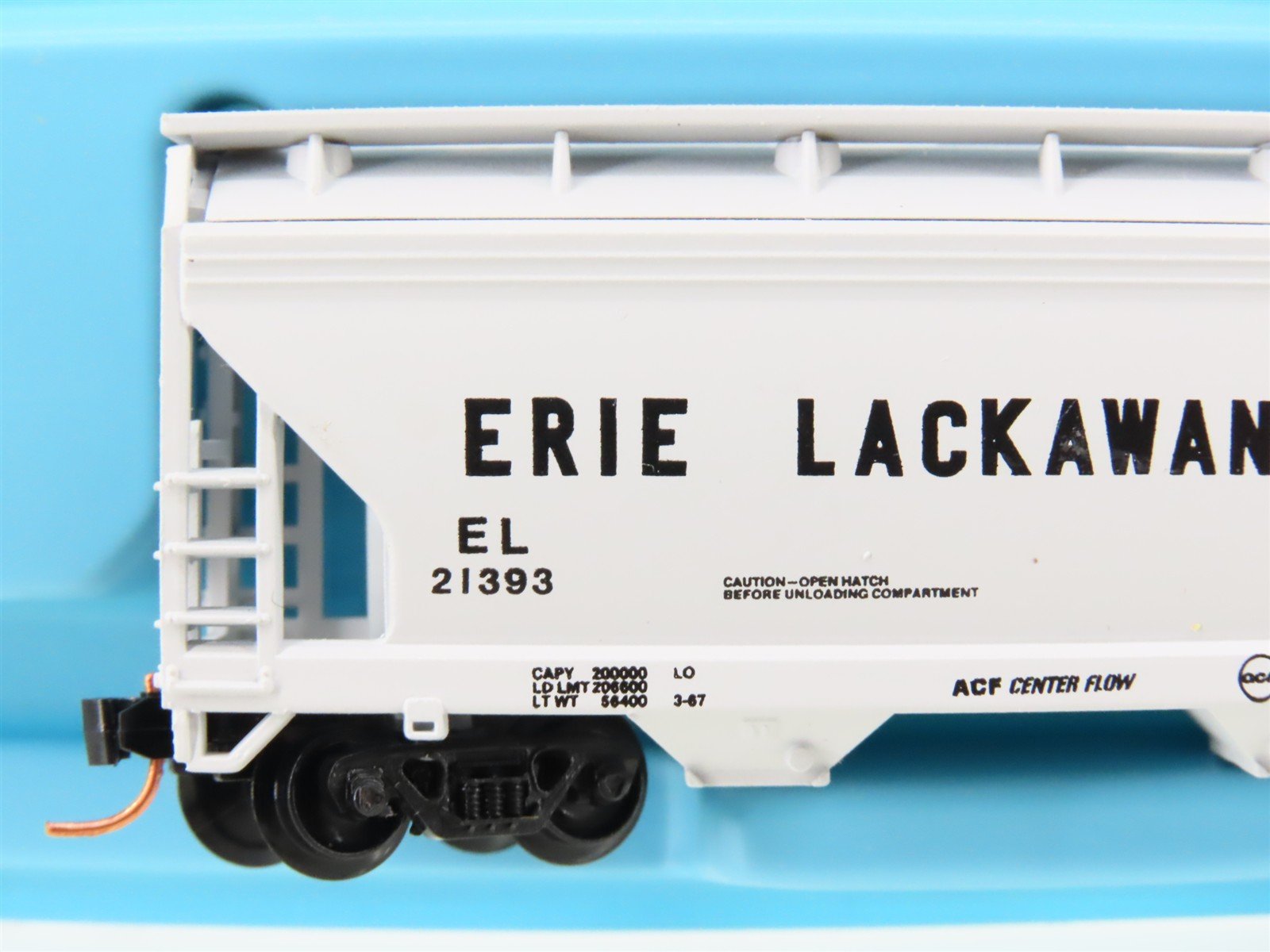 N Scale Atlas 3902 EL Erie Lackawanna 2-Bay Covered Centerflow Hopper #21393