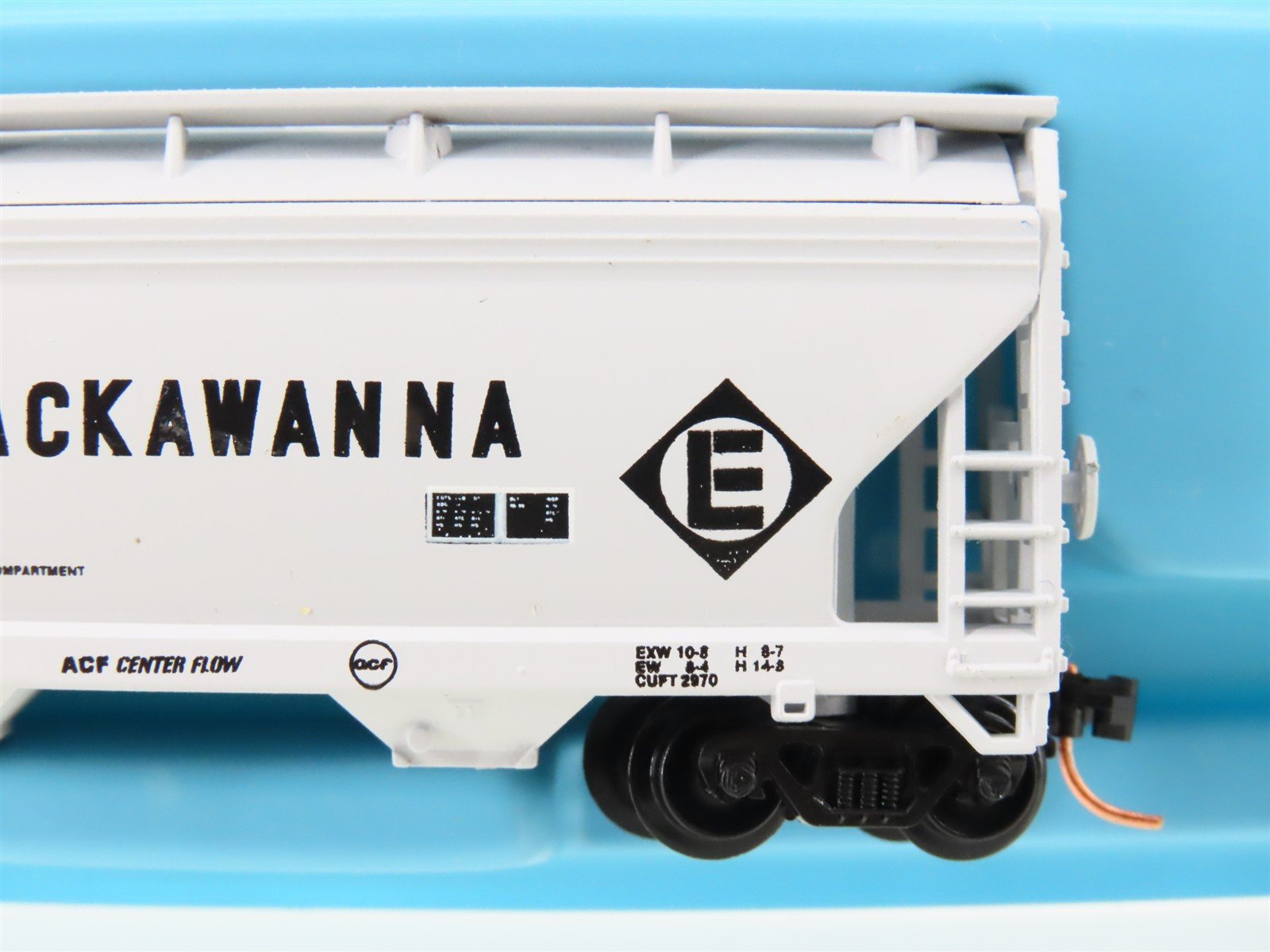 N Scale Atlas 3902 EL Erie Lackawanna 2-Bay Covered Centerflow Hopper #21393