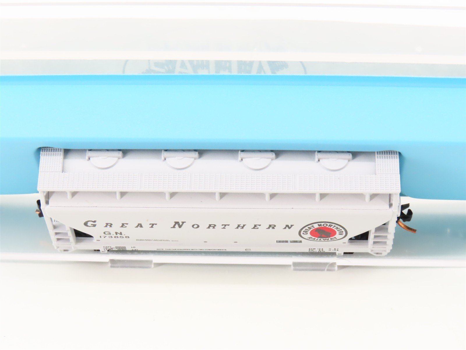 N Scale Atlas 3904 GN Great Northern 2-Bay Centerflow Covered Hopper #173858