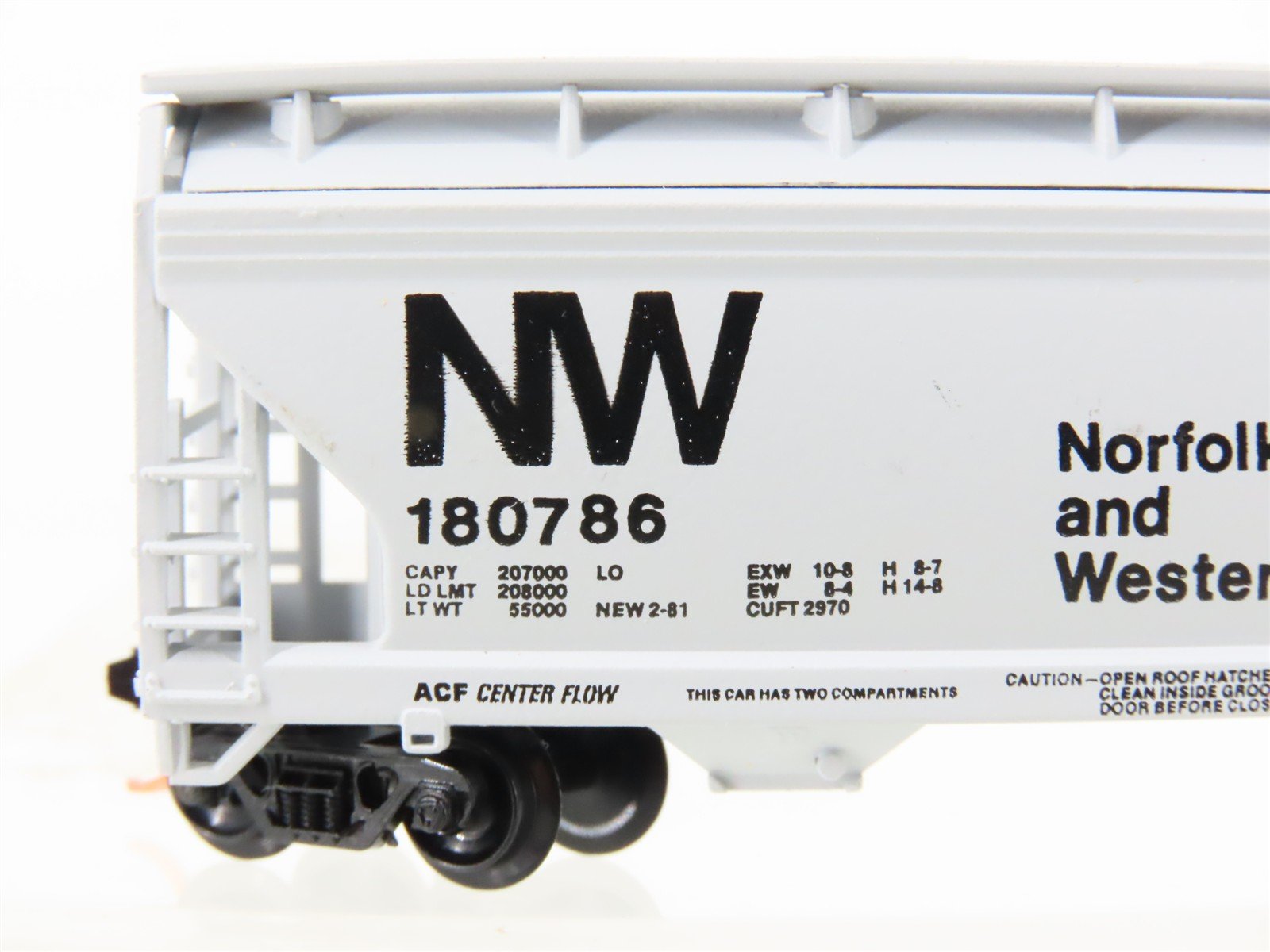 N Scale Atlas 3907 NW Norfolk & Western 2-Bay Centerflow Covered Hopper #180786