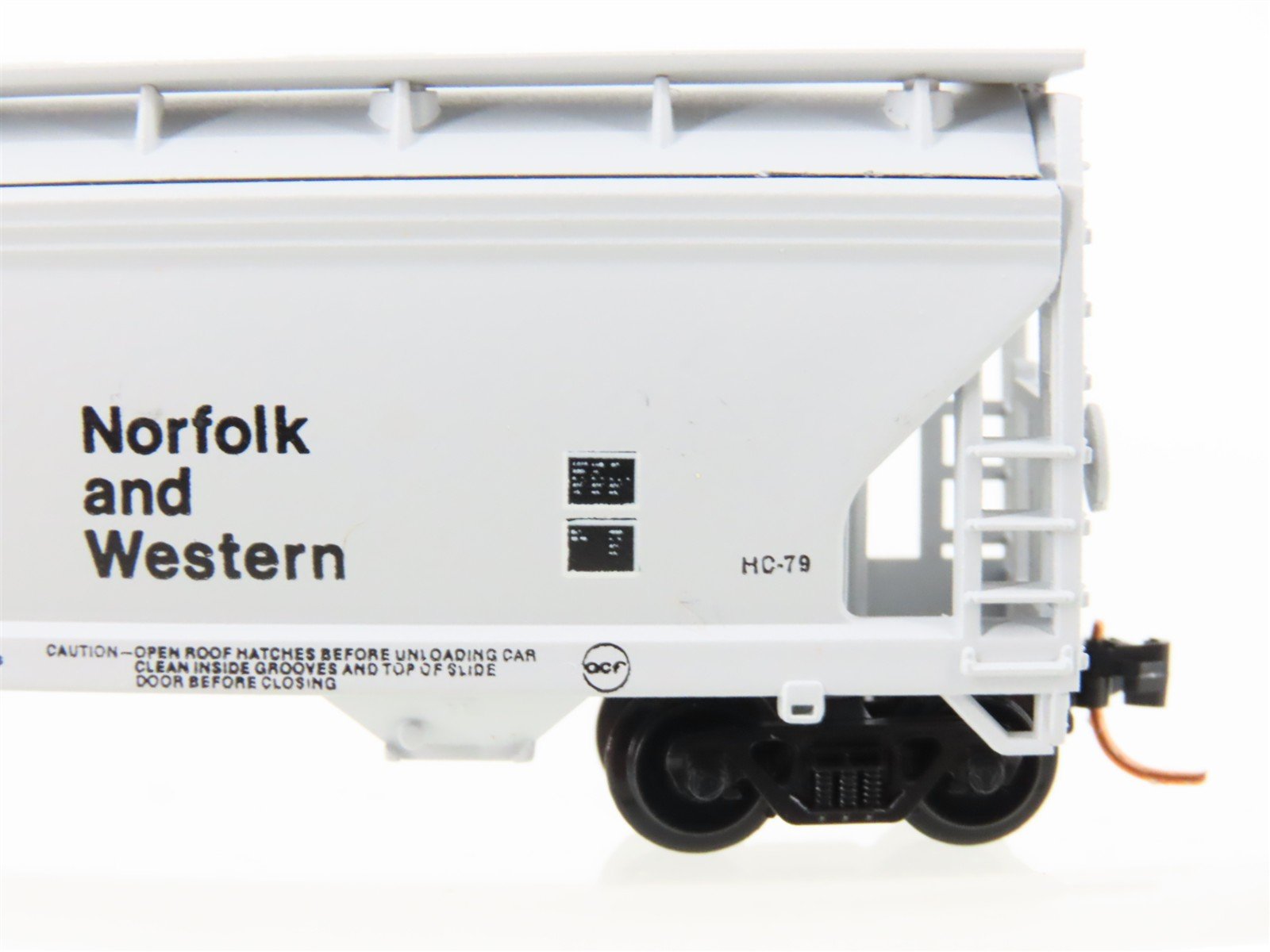 N Scale Atlas 3907 NW Norfolk & Western 2-Bay Centerflow Covered Hopper #180786