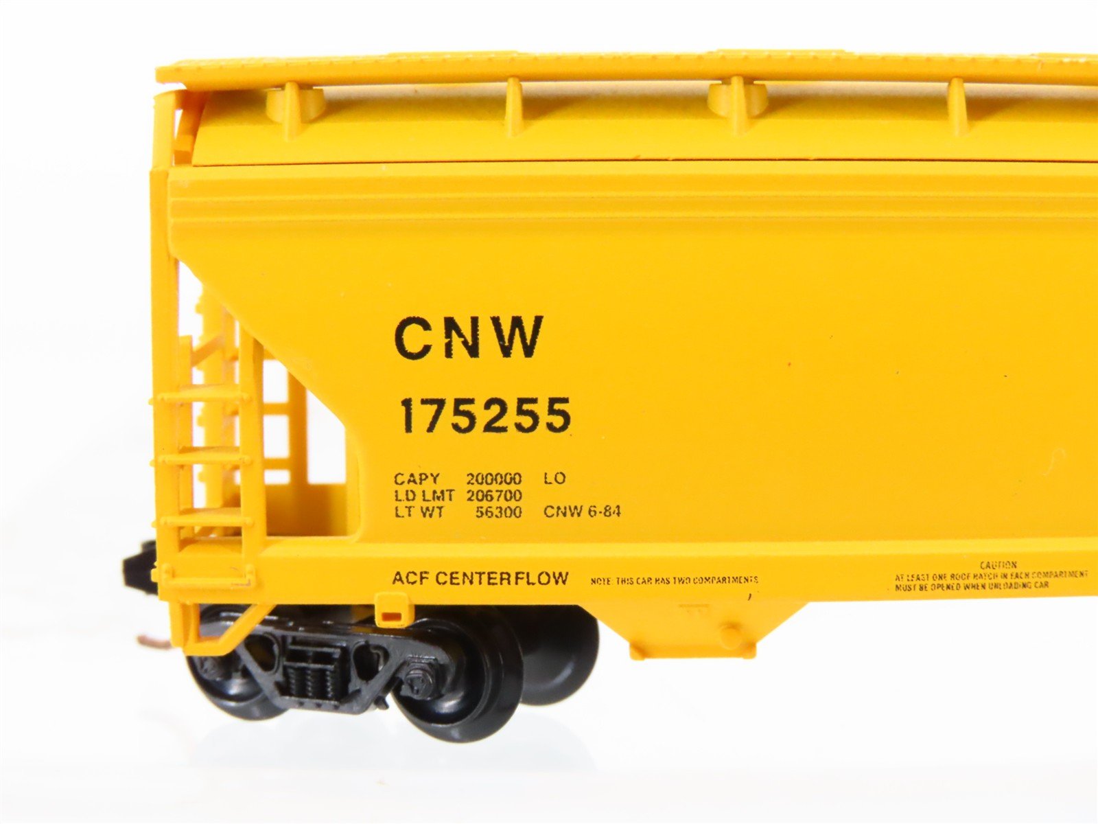 N Scale Atlas 3913 CNW Chicago North Western 2-Bay Centerflow Hopper #175255
