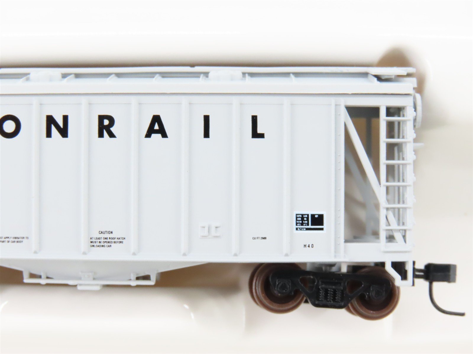 N Scale Atlas 38611 CR Conrail Railroad GATX Airside Covered Hopper #875117