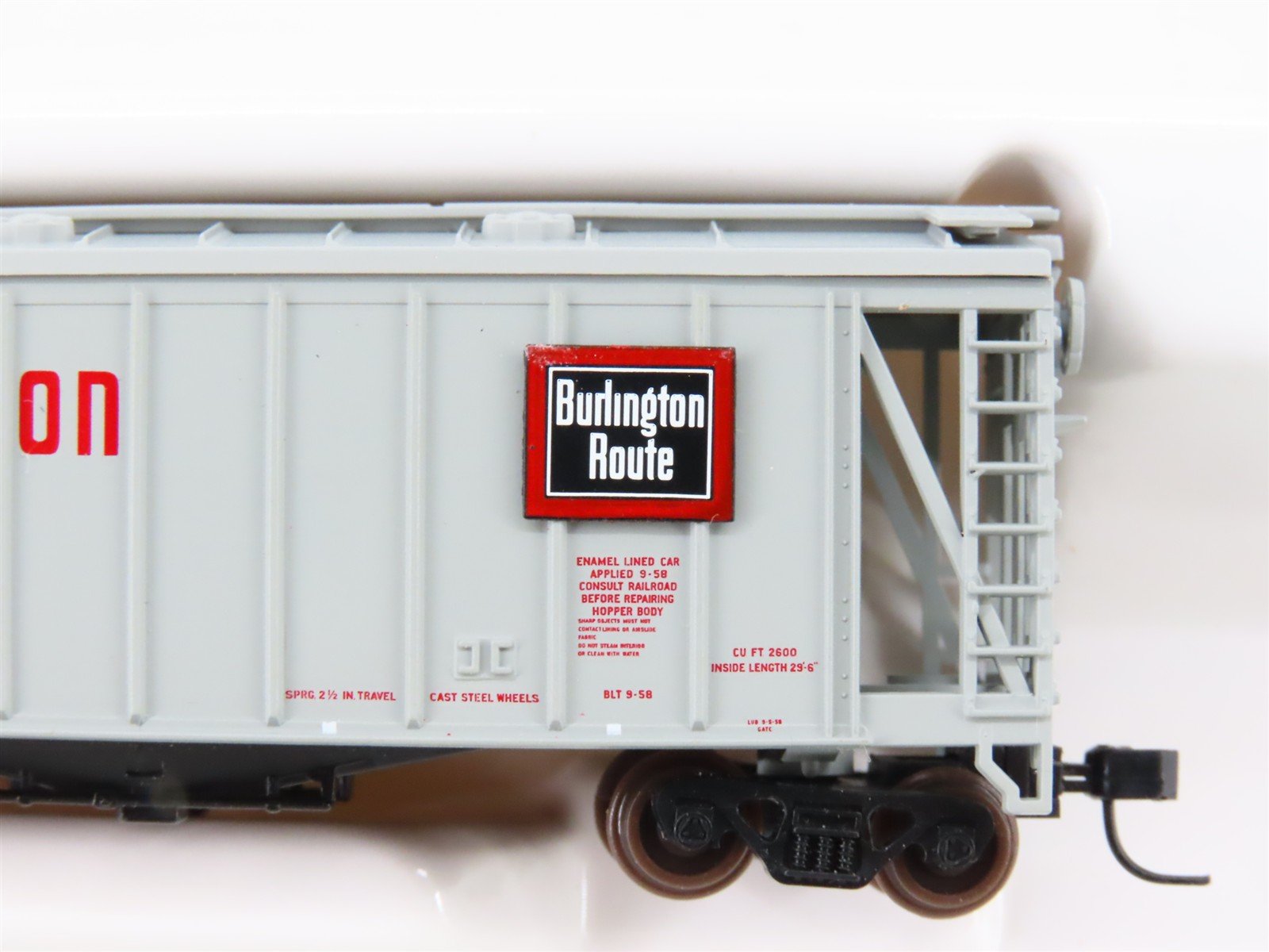 N Scale Atlas 38702 CB&Q Burlington Route GATX Airslide Covered Hopper #87334