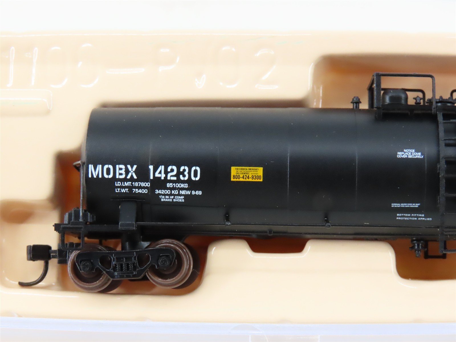 N Scale Atlas 30731 MOBX Mobil 23,500 Gallon Tank Car #14230