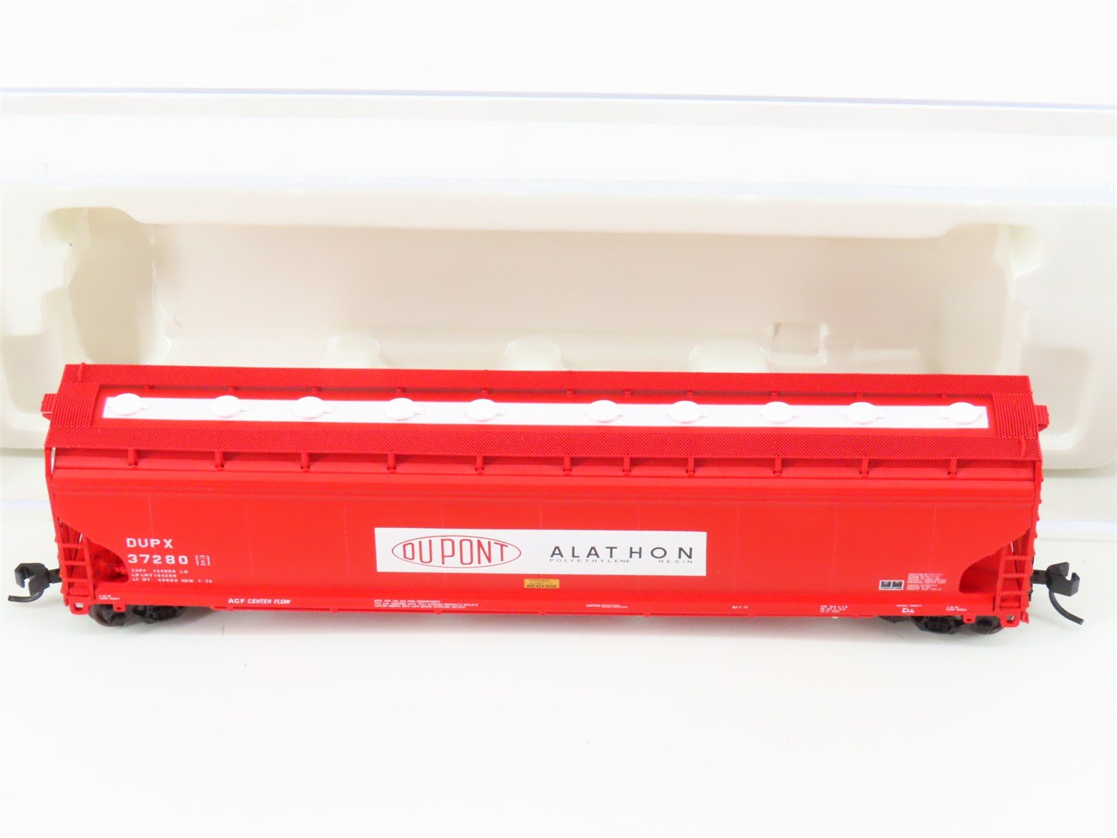 N Scale Atlas 50000013 DUPX Dupont Alathon 4-Bay Covered Hopper #37280